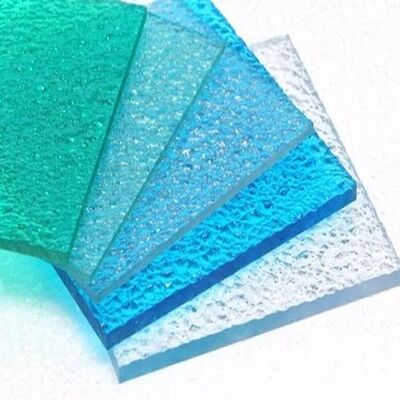 Feuille de polycarbonate gaufrée diamant personnalisée par un fabricant du Guangdong, panneau gaufré PC de 3 mm pour porte de douche